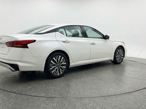 Used 2025 Nissan Altima 2.5 SV FWD image 9