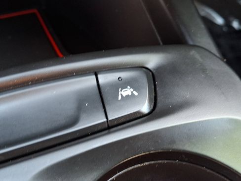 Certified 2025 Chevrolet Trax RS w/ Sunroof Package image 25