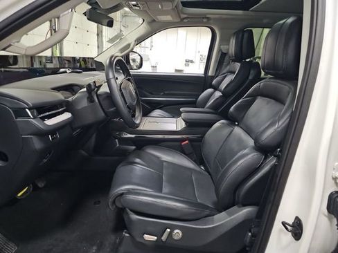 Used 2025 Lincoln Navigator Reserve image 9