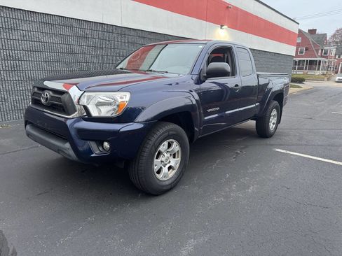 Used 2013 Toyota Tacoma V6 4x4 4dr Access Cab 6.1 ft S image 2