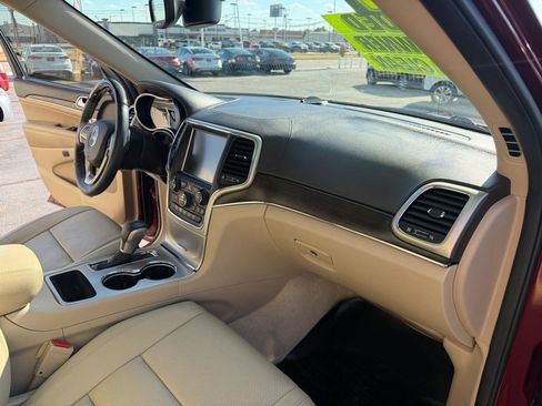 Used 2017 Jeep Grand Cherokee Overland RWD image 25