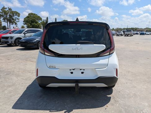 Certified 2024 Kia Soul LX FWD image 7