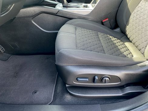 Used 2022 Chevrolet Blazer LT FWD image 19
