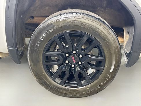 Used 2020 GMC Sierra 1500 Elevation w/ Elevation Value Package image 33