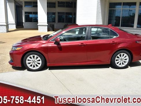 Used 2019 Toyota Camry LE FWD image 6