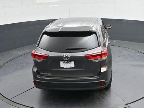 Used 2019 Toyota Highlander LE image 38