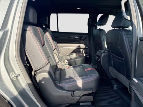 Certified 2024 Chevrolet Traverse RS image 28