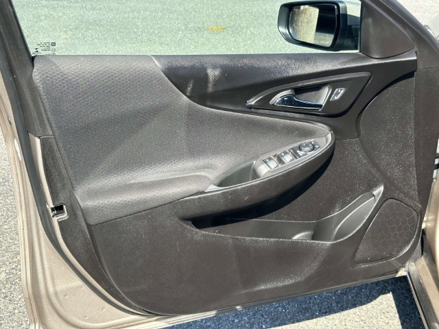 Used 2025 Chevrolet Malibu LT FWD image 13