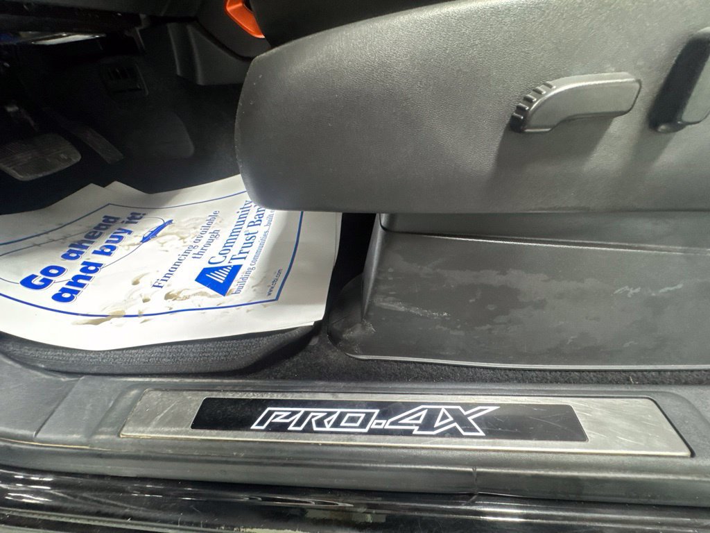 Used 2023 Nissan Frontier PRO-4X w/ Technology Package AWD/4WD image 15