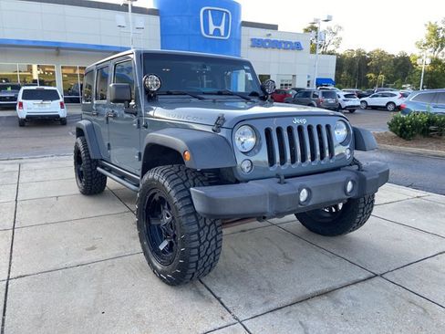 Used 2014 Jeep Wrangler Unlimited Rubicon w/ Connectivity Group AWD/4WD image 2