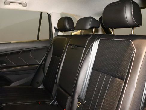 Used 2024 Volkswagen Tiguan SE image 16