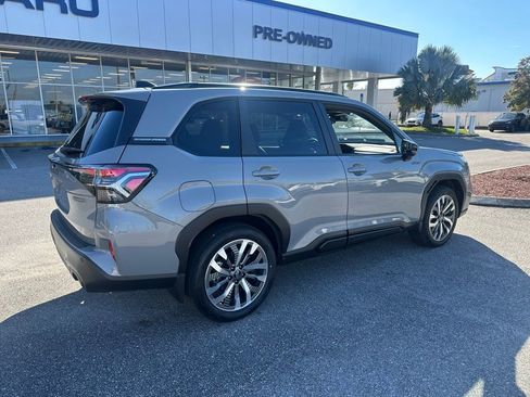 Used 2025 Subaru Forester Touring image 3