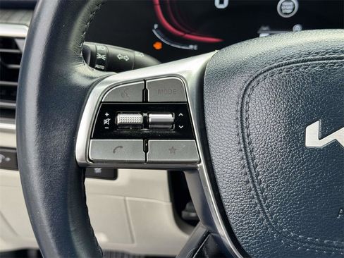 Used 2024 Kia Telluride EX w/ EX Captain's Chair Package image 11