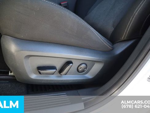 Used 2024 Nissan Rogue SV image 12