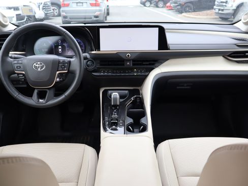 Used 2024 Toyota Crown Limited image 14
