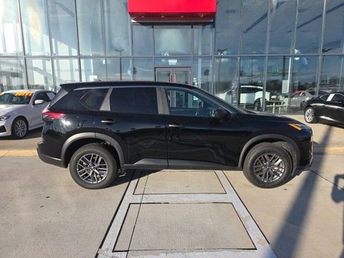 Used 2024 Nissan Rogue S image 4