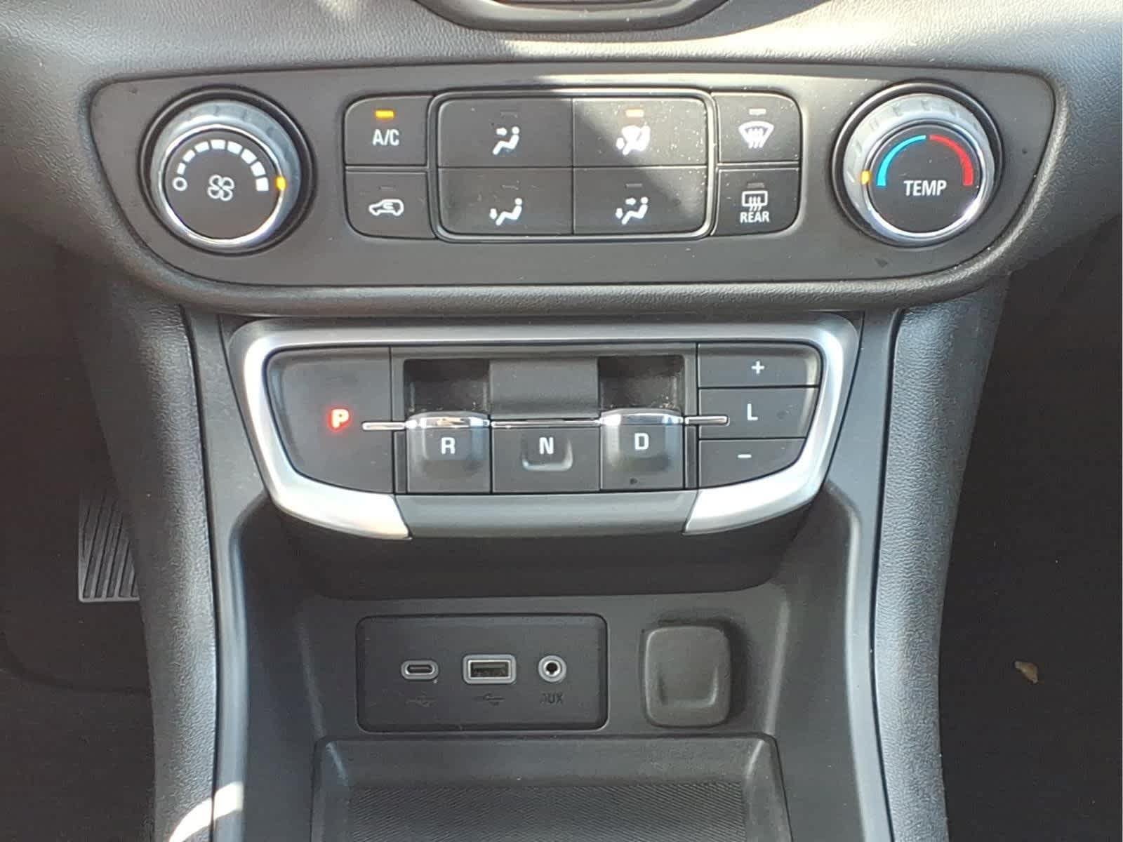 Used 2024 GMC Terrain SLE AWD/4WD image 25