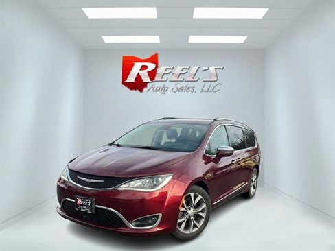 Used 2020 Chrysler Pacifica Limited w/ Tire & Wheel Group image 1