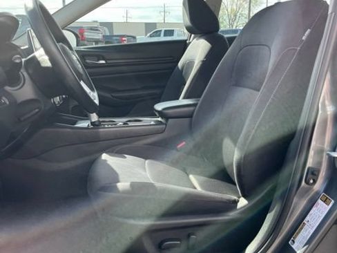 Used 2025 Nissan Altima 2.5 SV FWD image 27
