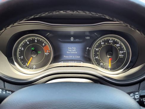 Used 2020 Jeep Cherokee Limited image 36