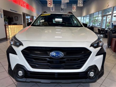 Used 2025 Subaru Outback Onyx Edition AWD/4WD image 2