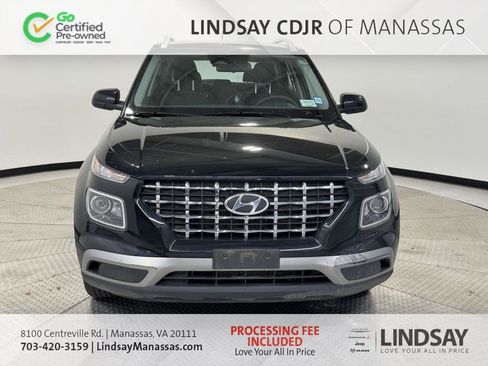 Used 2023 Hyundai Venue SEL w/ Cargo Package FWD image 3