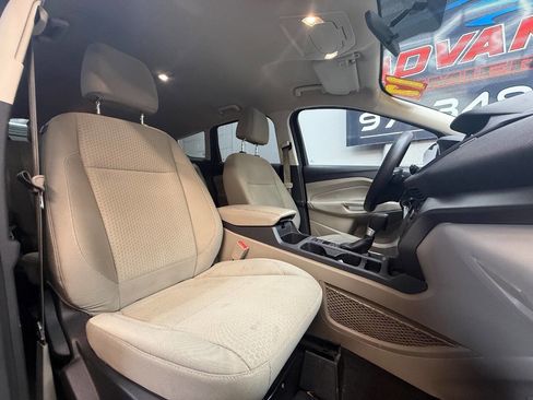 Used 2017 Ford Escape SE w/ Equipment Group 201A FWD image 4