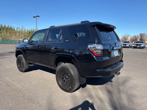 Used 2022 Toyota 4Runner SR5 image 5