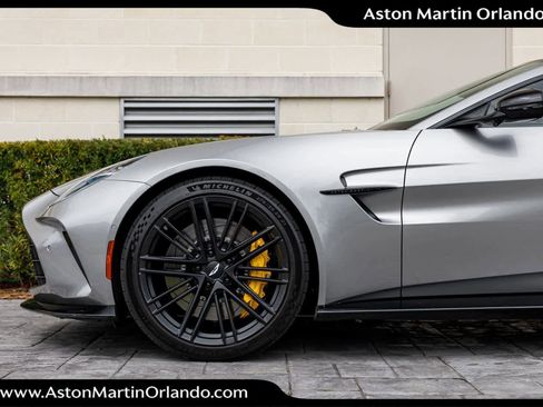 Used 2025 Aston Martin V8 Vantage Coupe image 36