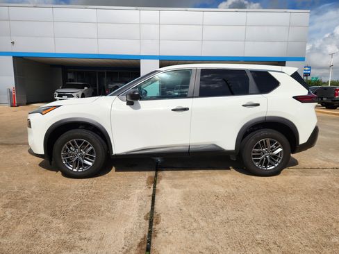 Used 2023 Nissan Rogue S AWD/4WD image 5