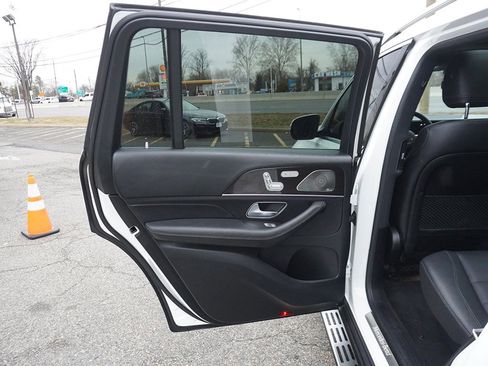 Used 2022 Mercedes-Benz GLS 450 4MATIC image 33