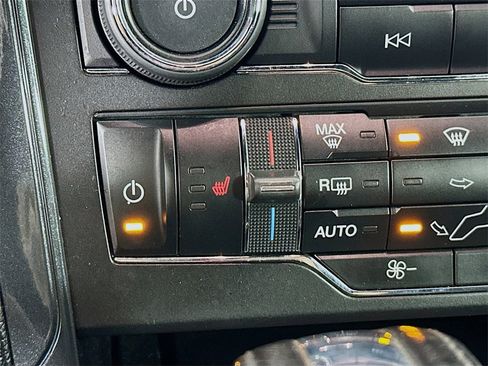 Used 2018 Ford Explorer XLT w/ Equipment Group 202A image 21