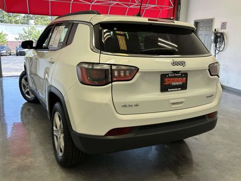 Used 2024 Jeep Compass Latitude AWD/4WD image 4