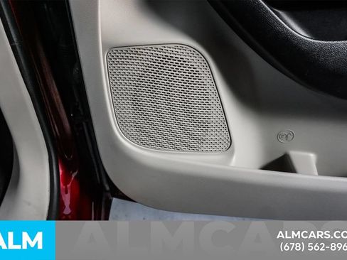 Used 2023 Chrysler Pacifica Touring-L FWD image 38