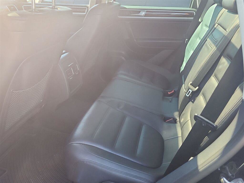 Used 2016 Volkswagen Touareg VR6 AWD/4WD image 37