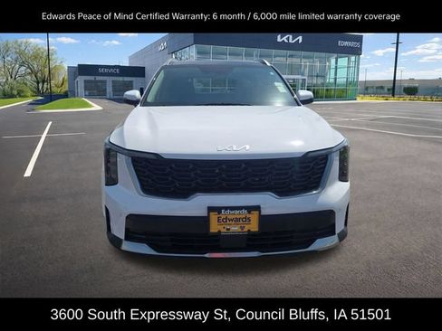 Used 2025 Kia Sorento EX w/ Panoramic Sunroof Package AWD/4WD image 2