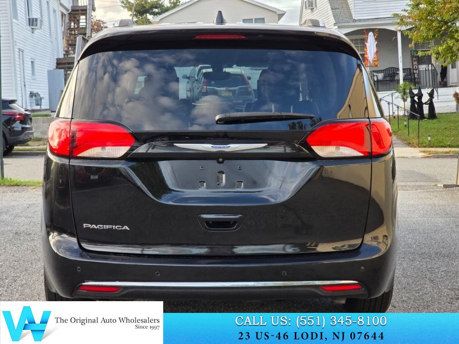Used 2018 Chrysler Pacifica Touring-L Plus FWD image 5