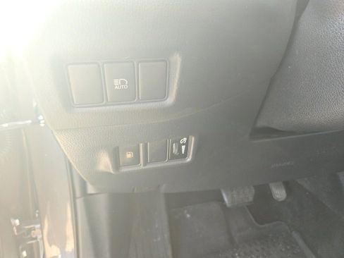 Used 2021 Toyota C-HR LE image 11