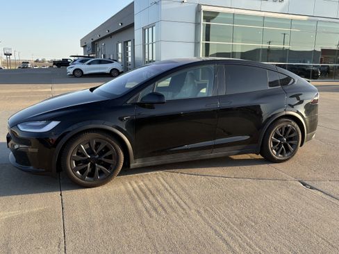 Used 2023 Tesla Model X AWD/4WD image 3