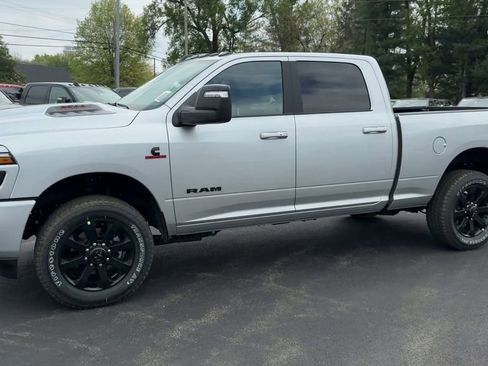 New 2026 RAM 2500 Laramie AWD/4WD image 3