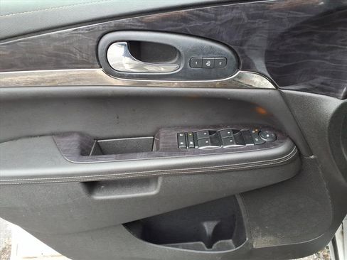 Used 2017 Buick Enclave Leather image 6