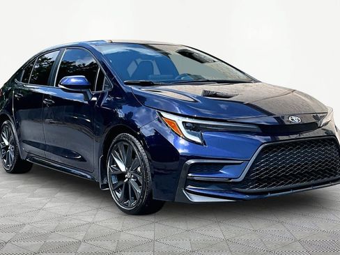 Certified 2025 Toyota Corolla SE FWD image 3