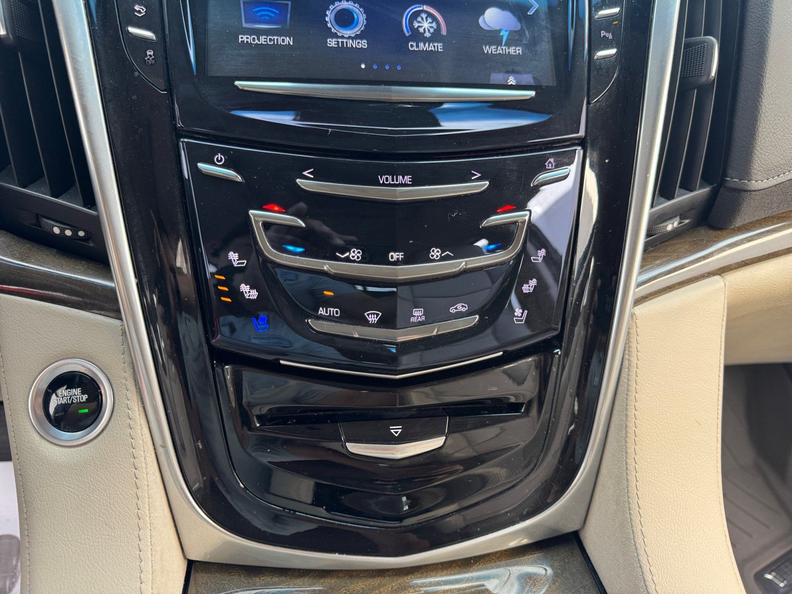 Used 2020 Cadillac Escalade ESV Luxury AWD/4WD image 12