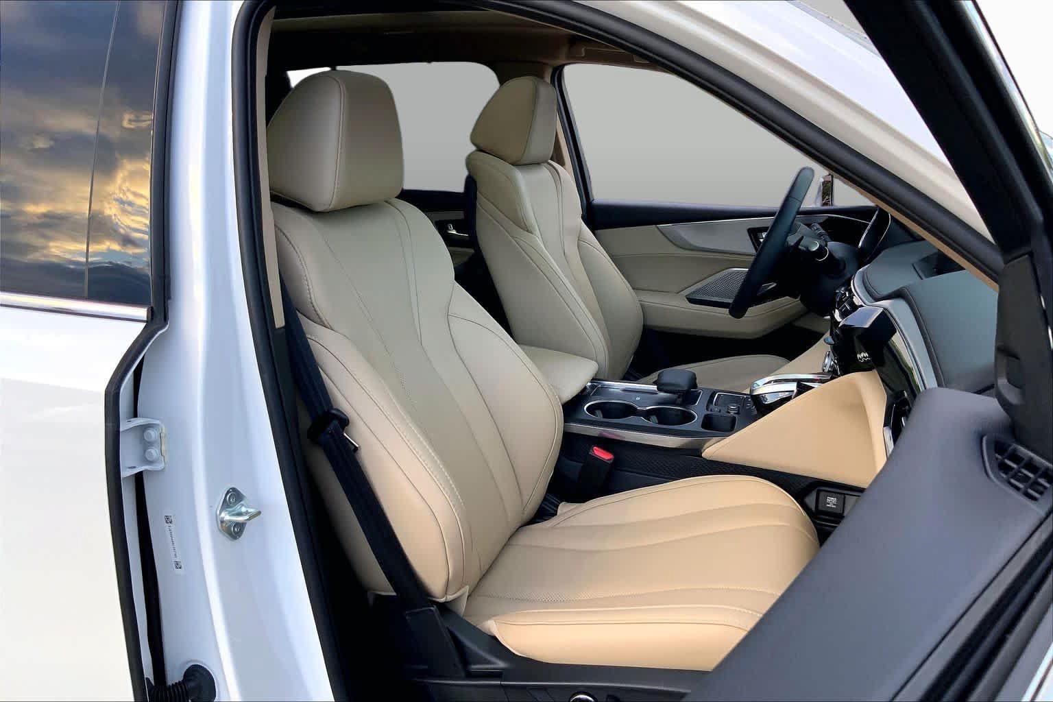 Used 2024 Acura MDX w/ Technology Package FWD image 9