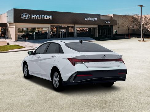 New 2026 Hyundai Elantra SE FWD image 5