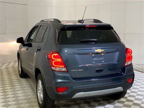 Used 2022 Chevrolet Trax LT w/ LT Convenience Package image 19