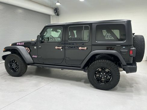 Used 2024 Jeep Wrangler Unlimited AWD/4WD image 5
