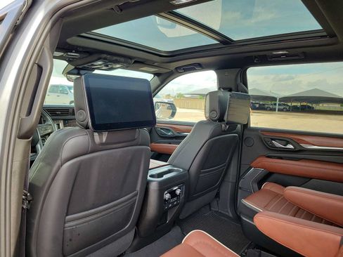Used 2023 GMC Yukon XL Denali Ultimate AWD/4WD image 16