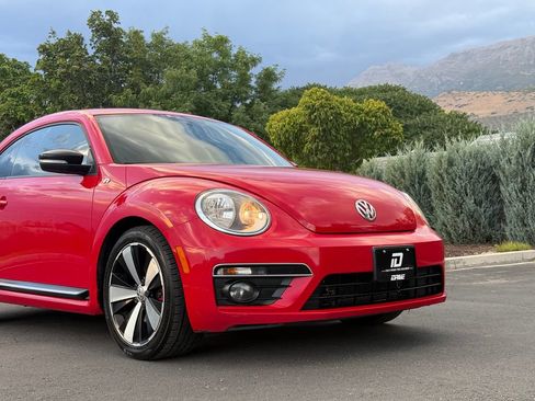 Used 2013 Volkswagen Beetle 2.0T FWD image 16