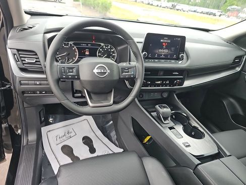 Used 2025 Nissan Rogue SV w/ SV Premium Package FWD image 21
